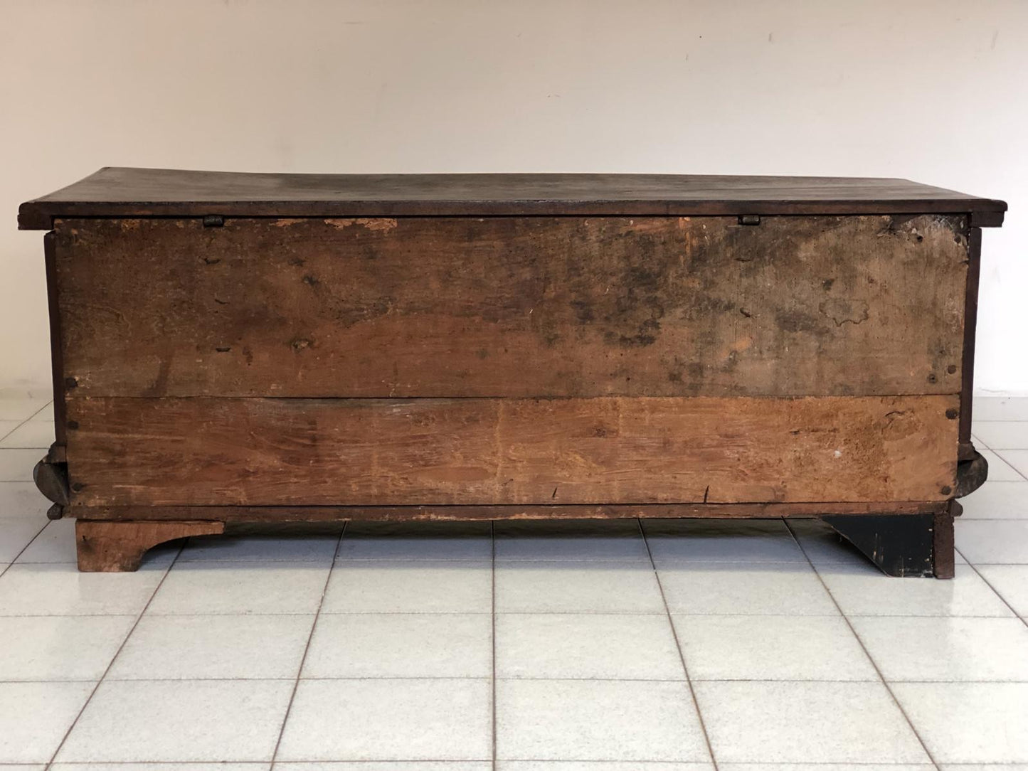 Lombard walnut chest