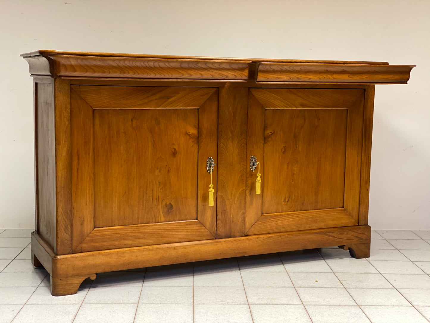 Credenza Carlo X in olmo . Emilia XIX secolo . L 196 cm