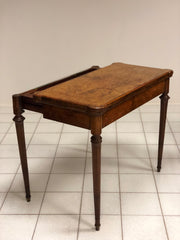 Tavolo da gioco radicato in noce XIX secolo