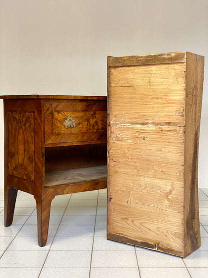 Cassettone Luigi XVI due cassetti . XVIII secolo