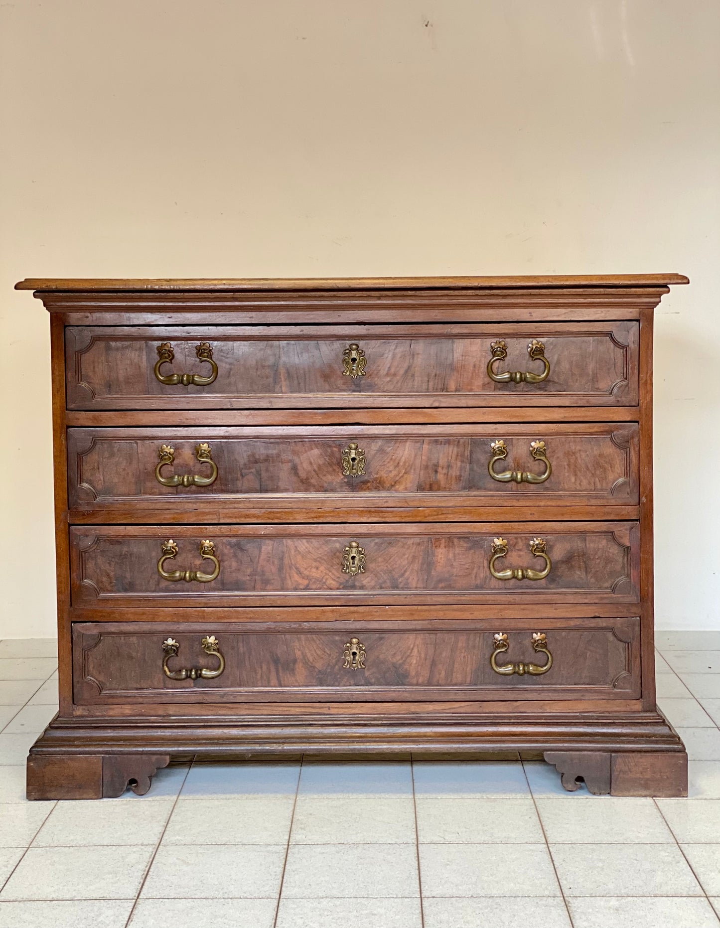 Louis XIV Reggio chest of drawers. Emilia, mid-17th century