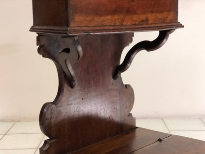 Walnut kneeler Emiliano Ferrarese. Louis XIV