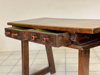 Walnut trestle table. Spain 17th century