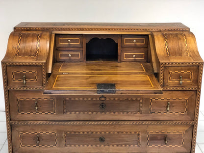 Walnut inlaid desk. Trento Louis XVI period