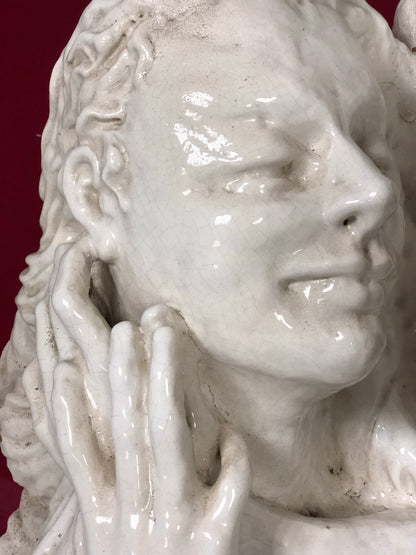 Scultura in maiolica dipinta . Coppia di innamorati XIX secolo