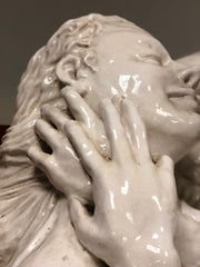 Scultura in maiolica dipinta . Coppia di innamorati XIX secolo