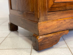 Credenza in noce metà XIX secolo .