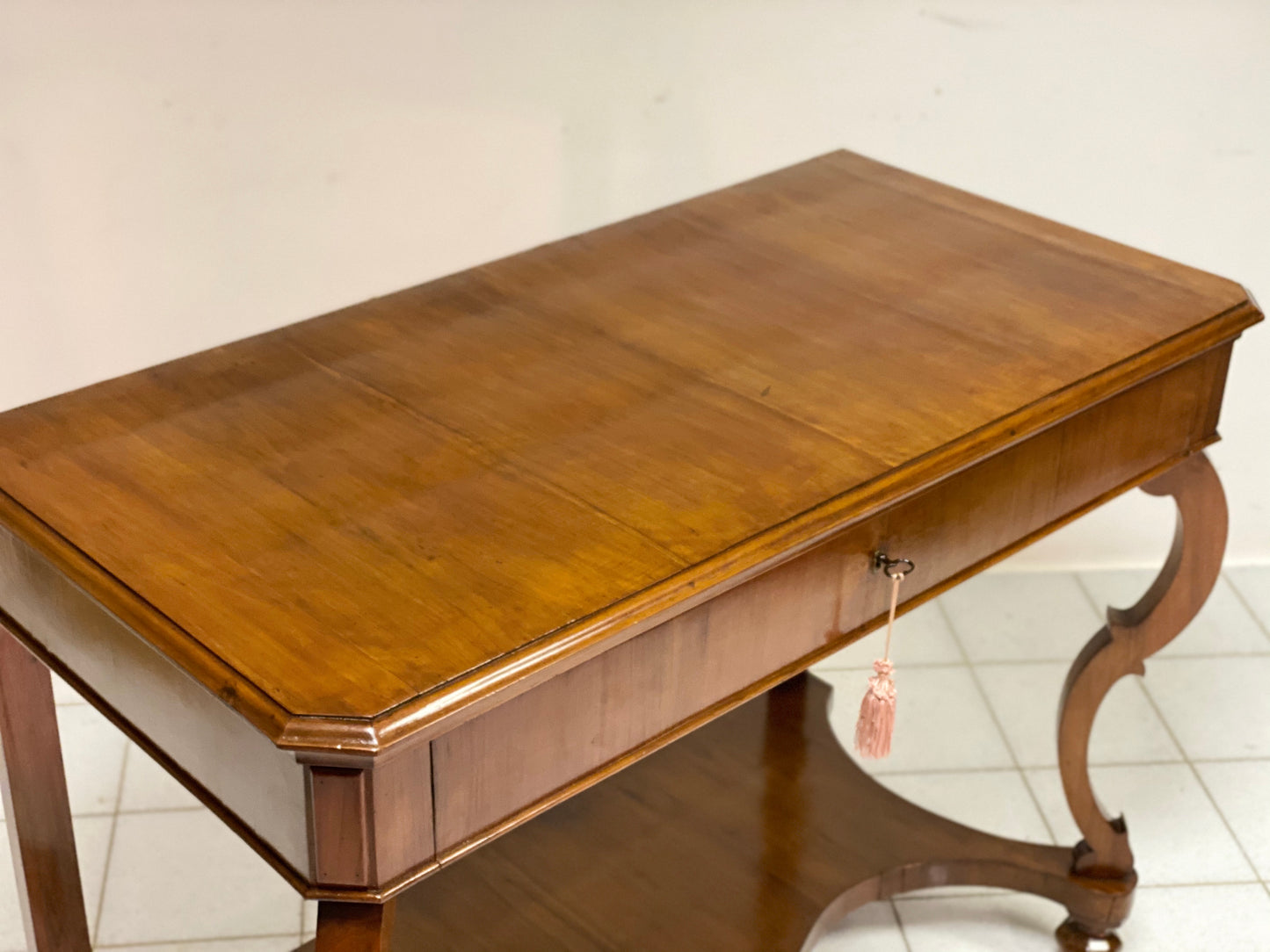 Lombard console table veneered in walnut. Mid-19th century