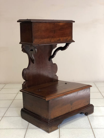 Walnut kneeler Emiliano Ferrarese. Louis XIV