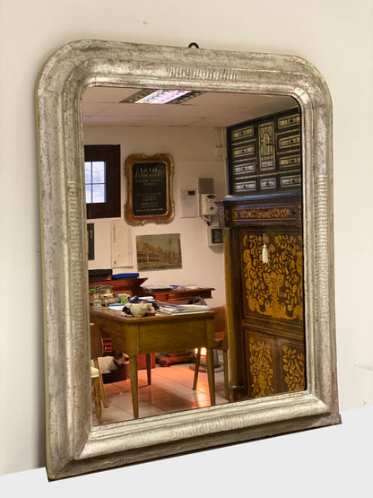 Specchiera carlo X lombarda foglia argento . XIX secolo . Restaurata