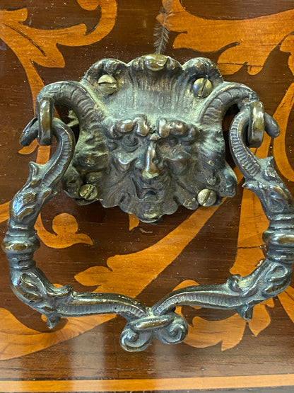 Cassettone bombato Luigi XV . Vicenza XVIII secolo