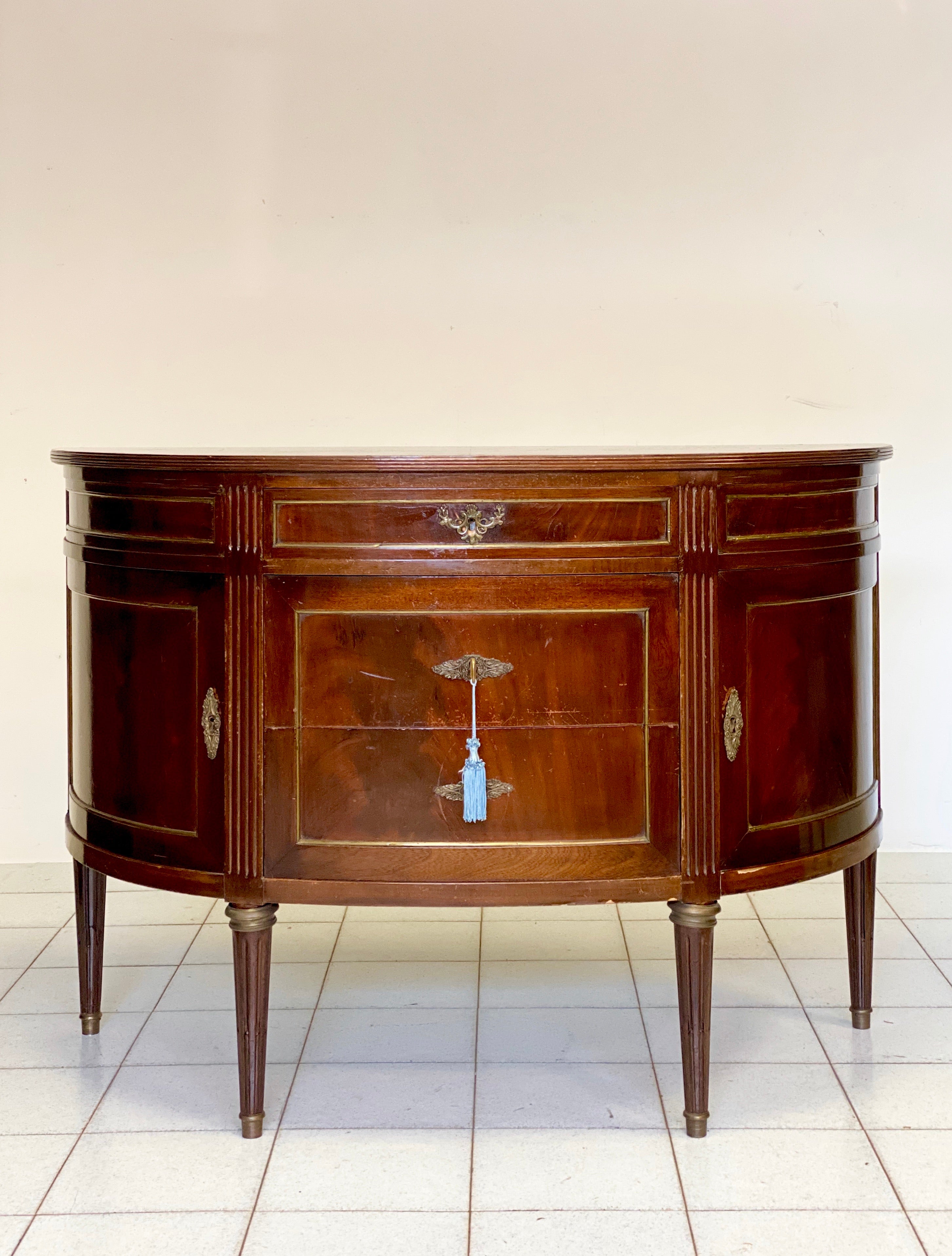 Credenza a demilune . Francia XIX secolo