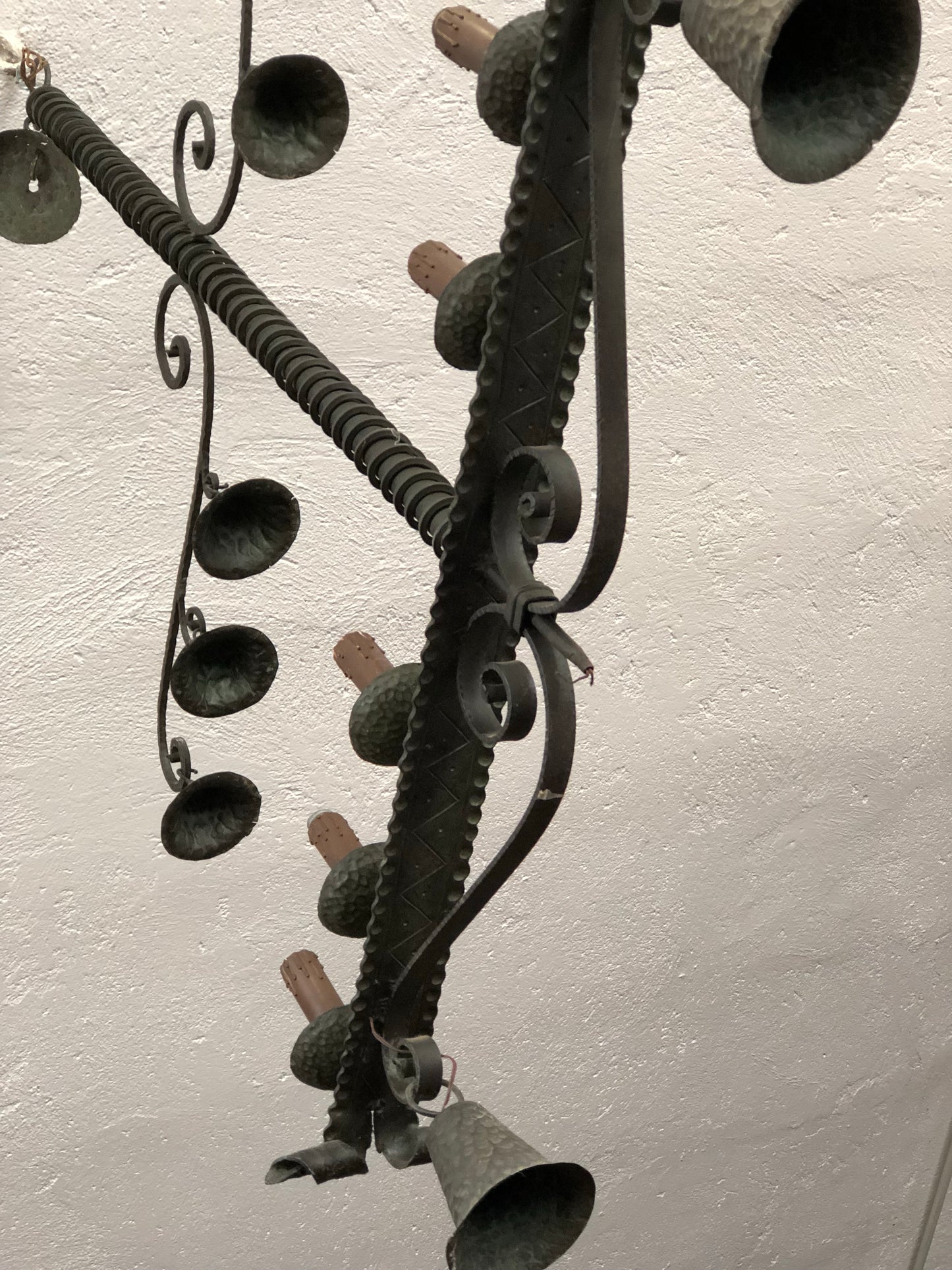 Lampadario in ferro battuto