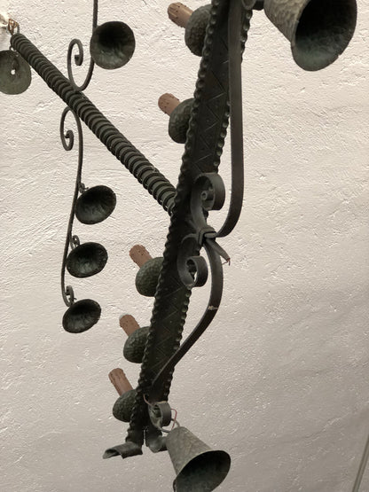 Lampadario in ferro battuto