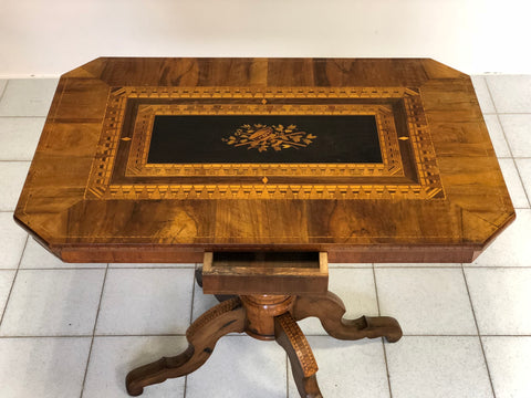 Tavolino di Rolo intarsiato . XIX secolo