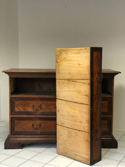 Veneered chest of drawers Reggio Modena. 17th century