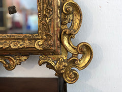 Specchiera lombarda in legno intagliata e dorata in oro zecchino