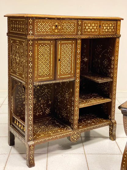Credenza con poltroncina intarsiata alla maniera Adriano Brambilla fine XIX secolo
