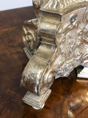 Coppia di candelieri Luigi XV in argento . Inizio XVIII secolo