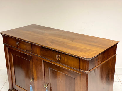 Credenza in noce lombarda metà XIX secolo . Restaurata