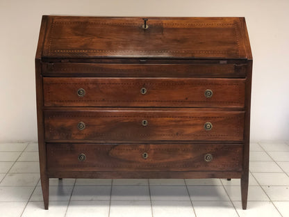 Walnut inlaid desk. Veneto Louis XVI