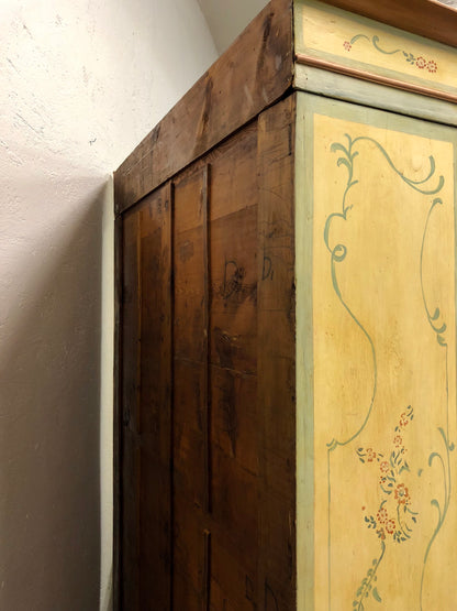 Lacquered and painted wardrobe. Early 19th century