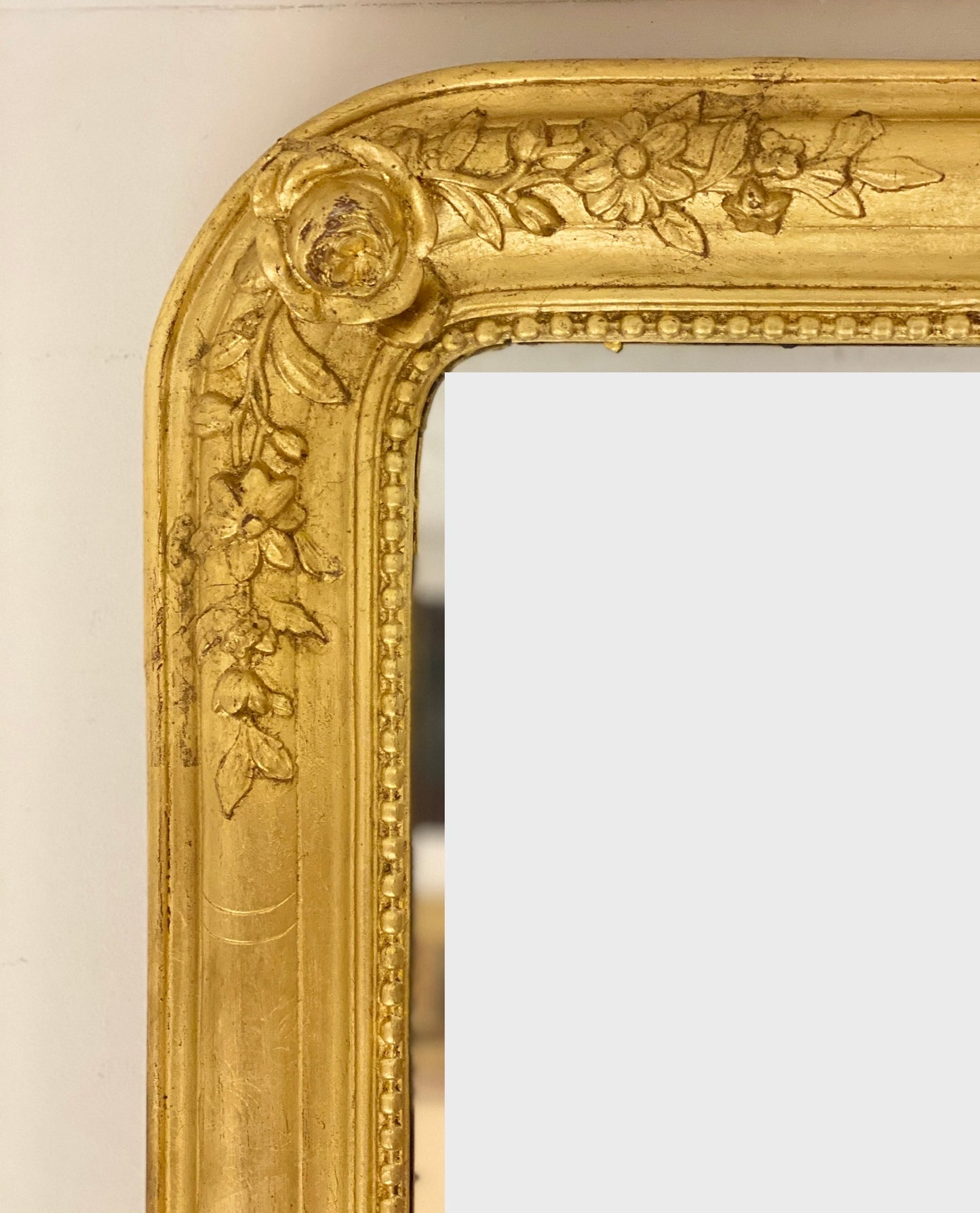 Specchiera lignea in foglia oro . Metà XIX secolo