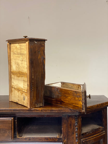 Credenza scantonata veneta .verona metà XVIII secolo