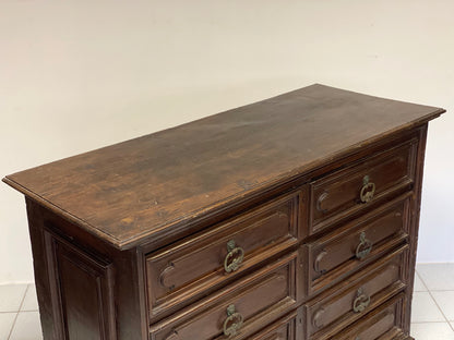 Lombard walnut chest of drawers. Brescia 17th century