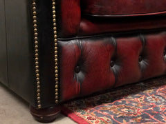 Divano chesterfield cuoio tre posti . Inghilterra anni 70
