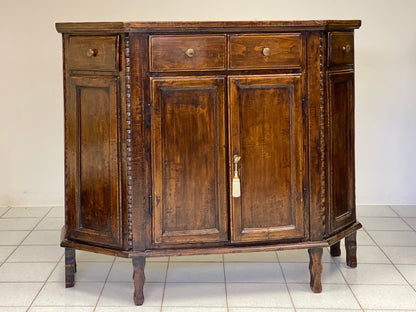 Credenza scantonata veneta .verona metà XVIII secolo