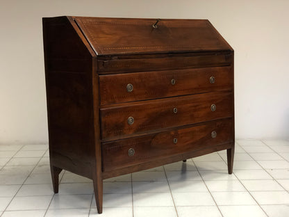 Walnut inlaid desk. Veneto Louis XVI