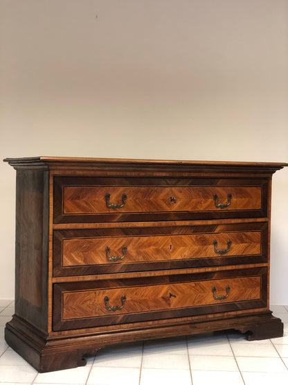 Veneered chest of drawers Reggio Modena. 17th century