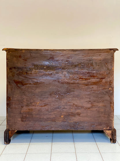 Credenza mossa sul fronte . Ferrara Luigi XIV fine 600