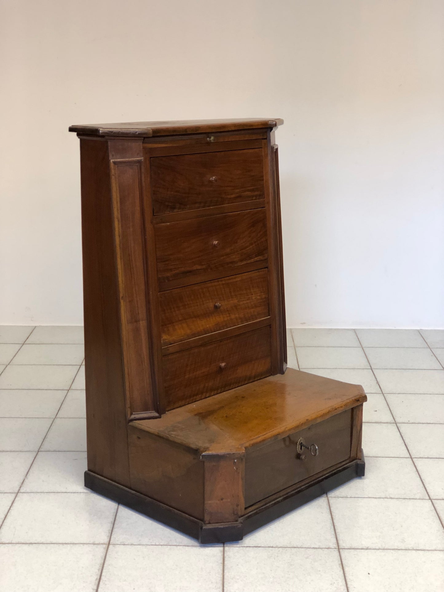 Inginocchiatoio noce lombardo XVIII secolo