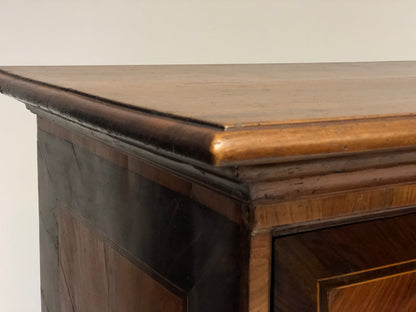 Veneered chest of drawers Reggio Modena. 17th century