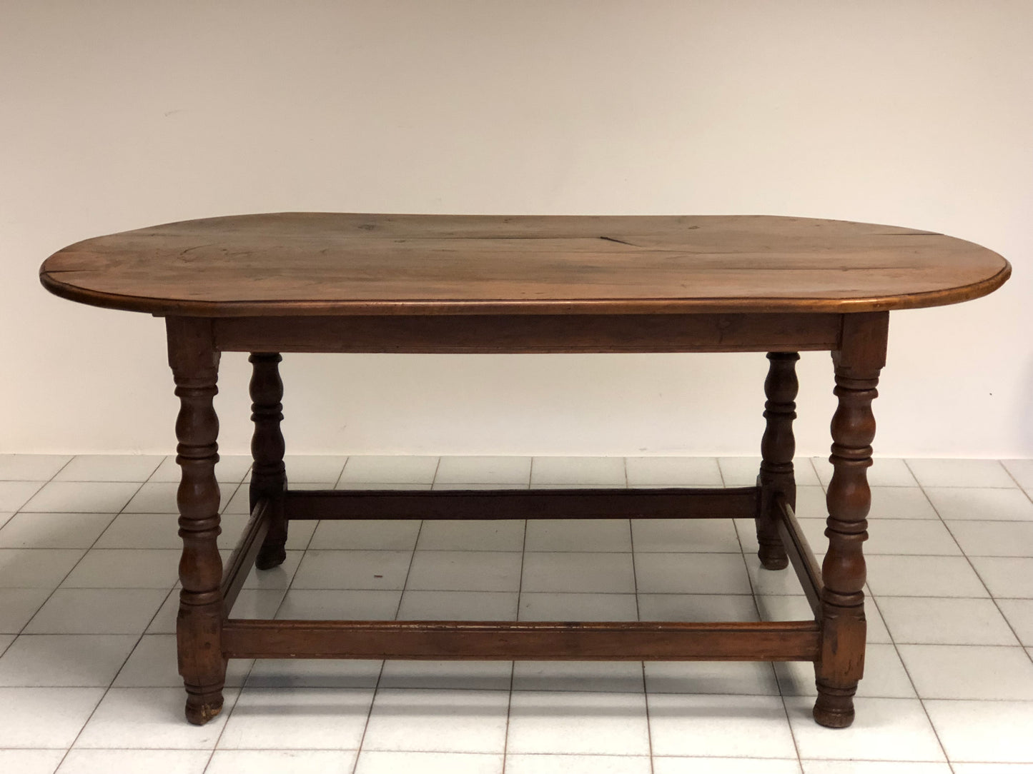 Walnut reel table. Emilia 18th century