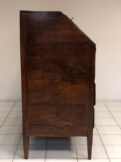 Walnut inlaid desk. Veneto Louis XVI