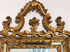 Specchiera in legno intagliato e dorato. Venezia XIX secolo