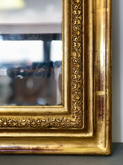 Specchiera lombarda in foglia oro zecchino . Metà XIX secolo . Restaurata