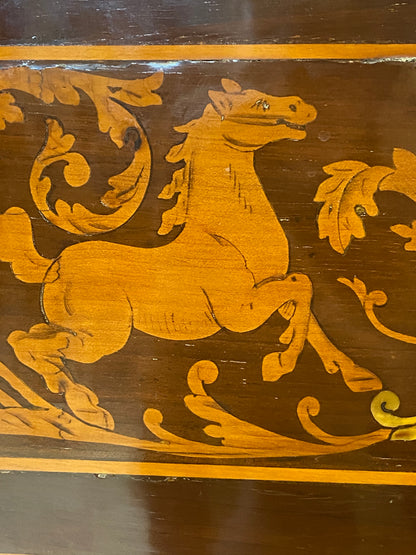 Cassettone bombato Luigi XV . Vicenza XVIII secolo