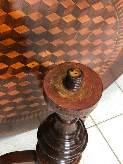 Tavolo di Rolo a marqueterie. 94 cm diametro
