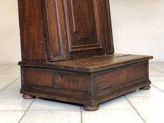Inginocchiatoio in noce Emiliano bolognese . XVII secolo