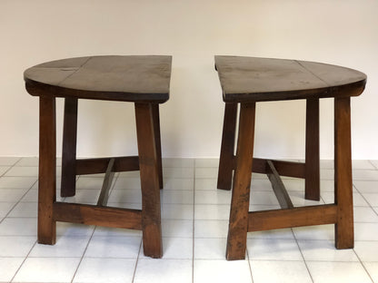 Tavolo in noce circolare scomponibile. Luigi XIV lombardo . XVII secolo
