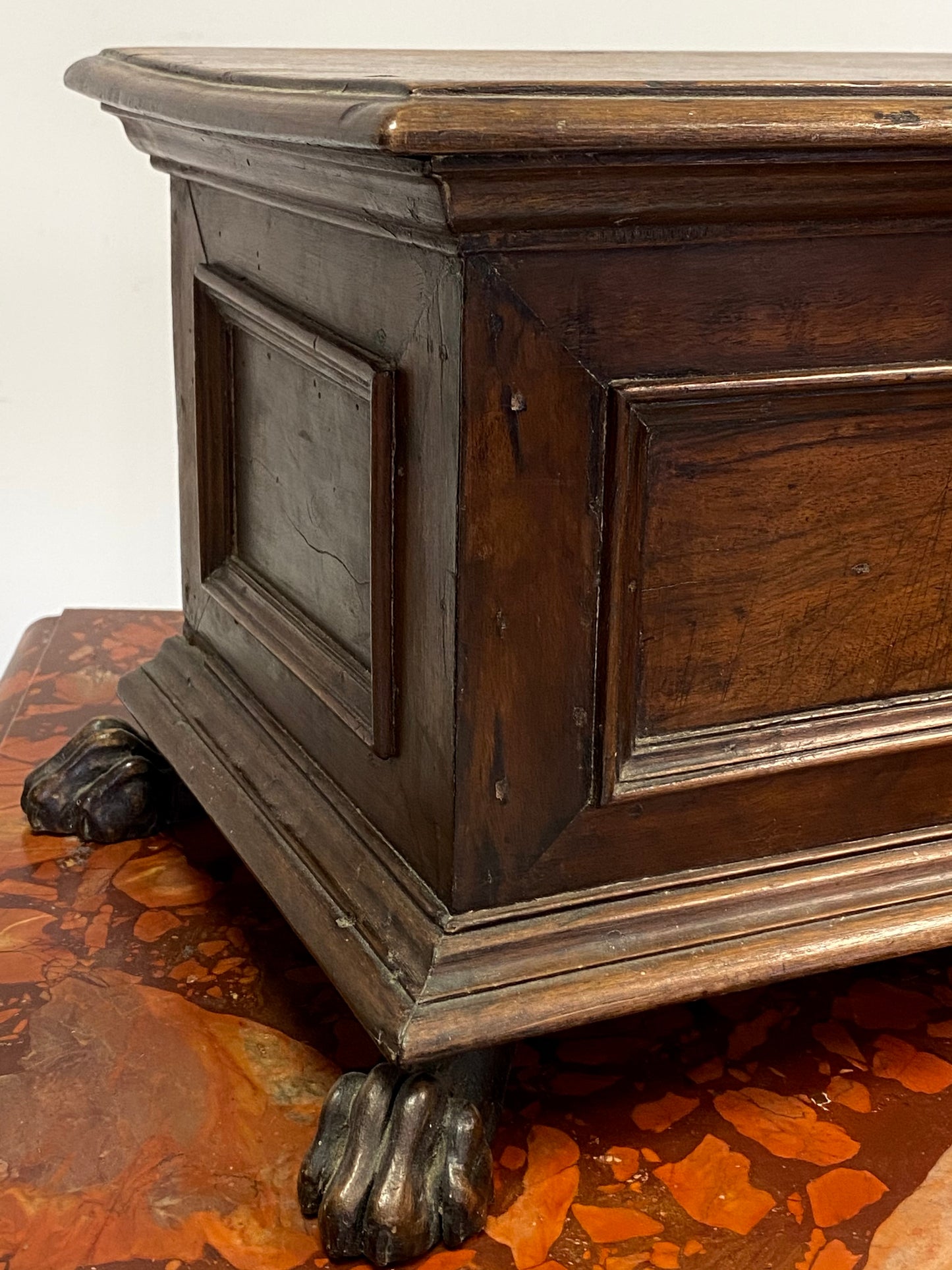 Small walnut chest. Emilia Tuscany 17th century