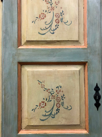 Lacquered and painted wardrobe. Early 19th century