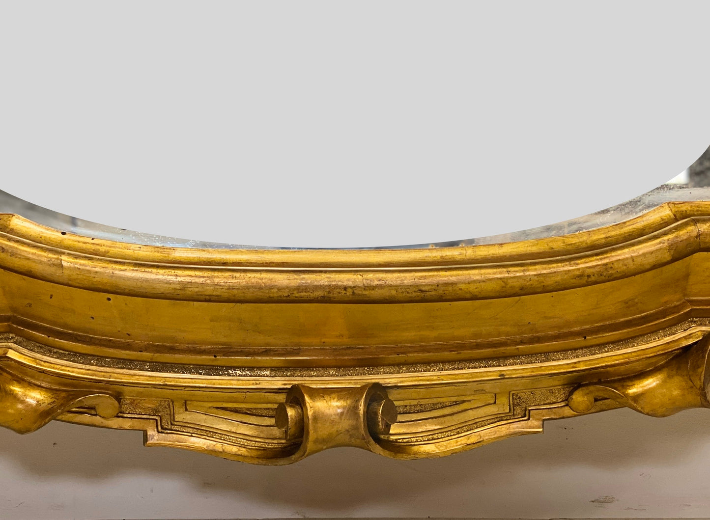 Carved and gilded wooden mirror. Lombardy early 19th century