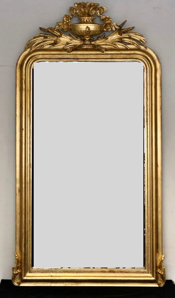 Specchiera in legno intagliato dorato . XIX secolo