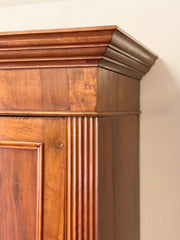 Armadio Lombardo Carlo X in noce tre porte XIX secolo