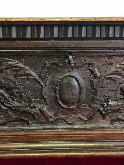Raro modello di Cassapanca inizio 600 . Lombarda